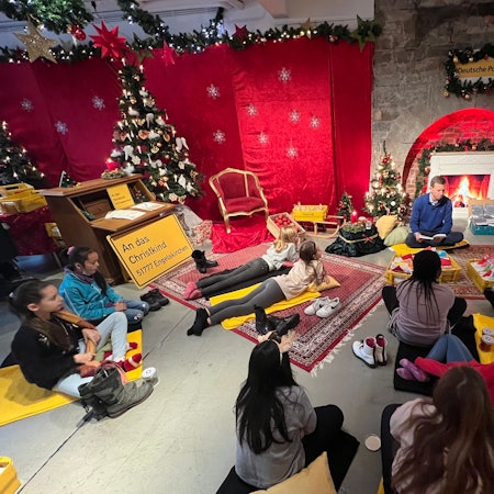 08.12.2022-Vorlesestunde in der Christkindpostfiliale Engelskirchen