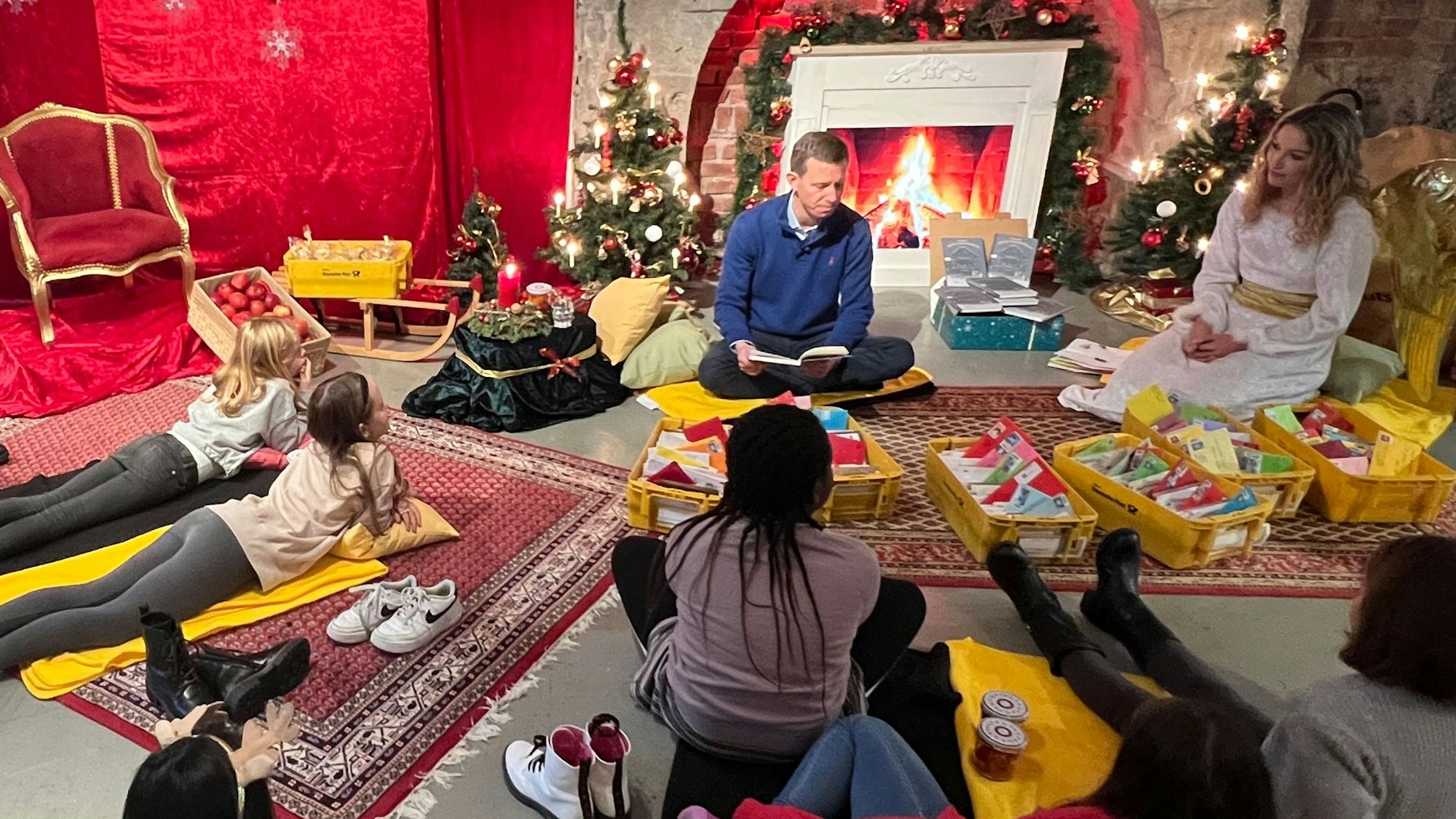 08.12.2022-Vorlesestunde in der Christkindpostfiliale Engelskirchen