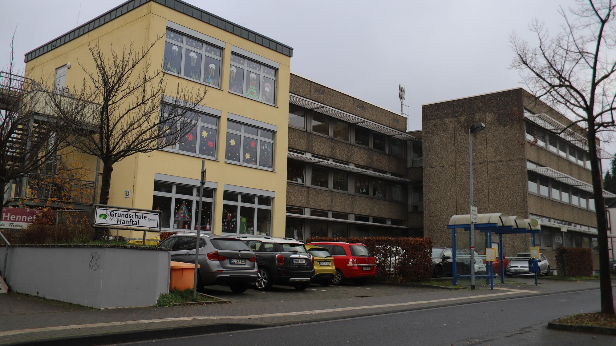 Außenansicht einer Hennefer Grundschule.