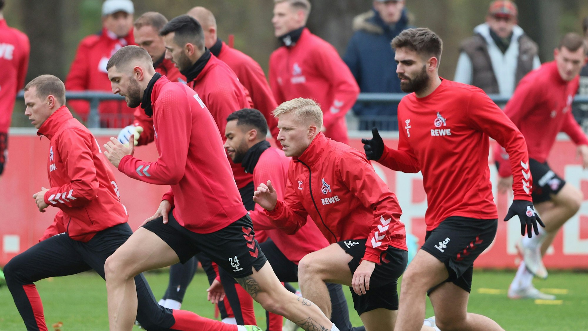 1. FC Köln, Training, Mitte: Kristian Pedersen (1. FC Köln), 08.12.2022, Bild: Herbert Bucco