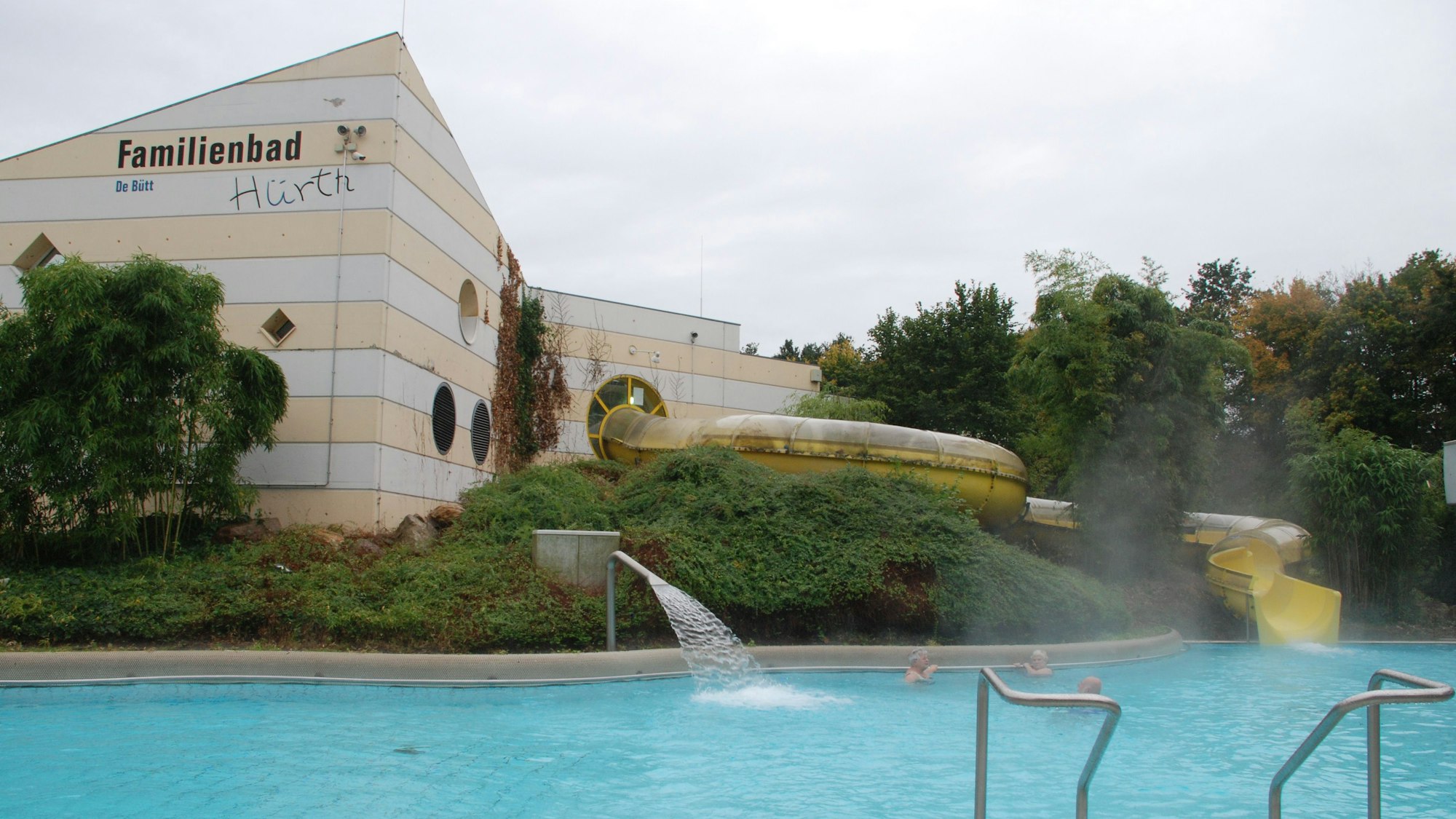 Familienbad De Bütt Außenbecken mit Rutsche