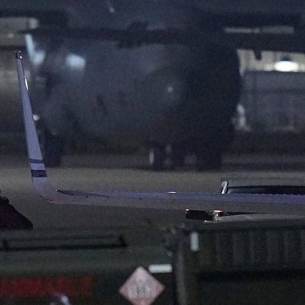 Brittney Griner kommt nach ihrer Freilassung im Rahmen eines Gefangenenaustauschs mit Russland am Kelly Field Flughafen in Texas an.