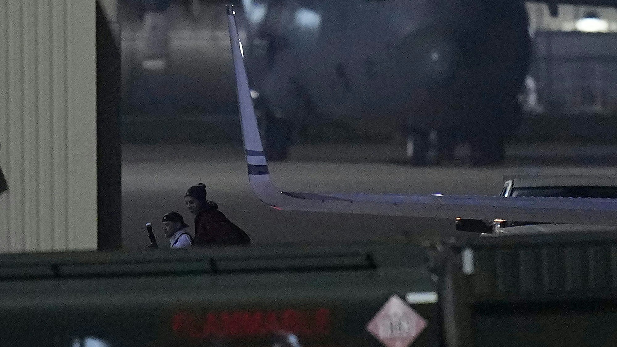 Brittney Griner kommt nach ihrer Freilassung im Rahmen eines Gefangenenaustauschs mit Russland am Kelly Field Flughafen in Texas an.