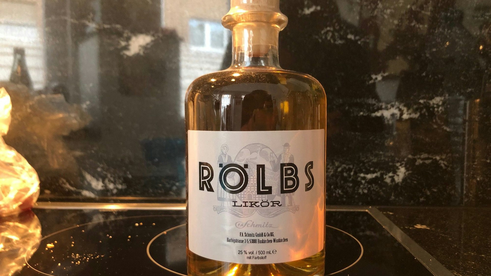 Eine Flasche Rölbs-Likör
