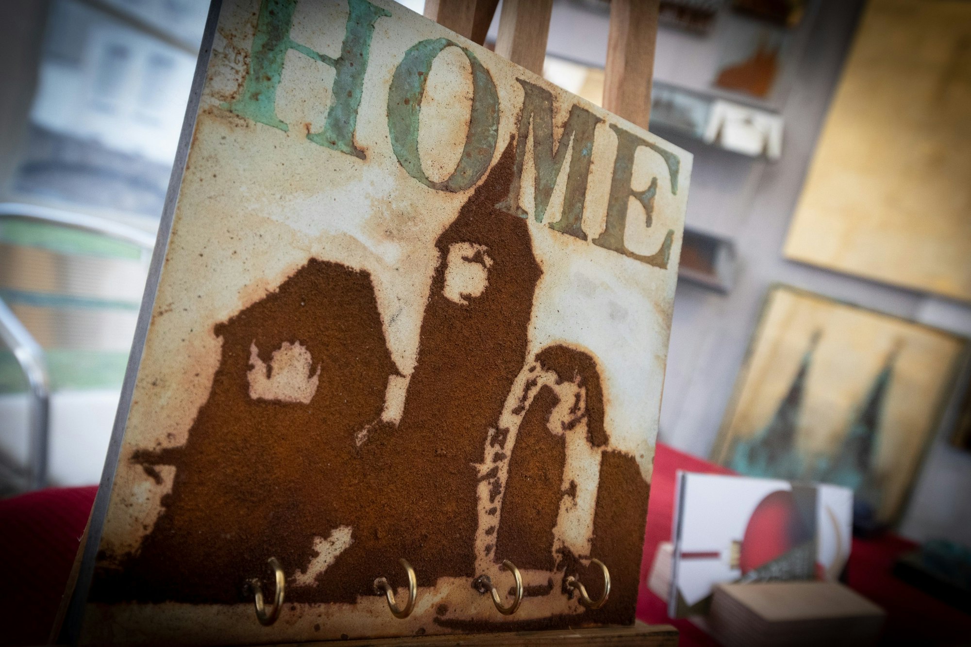 Dekorationen mit Motiven aus Köln und Rheinbach gibt es auf dem Weihnachtsmarkt in Rheinbach.