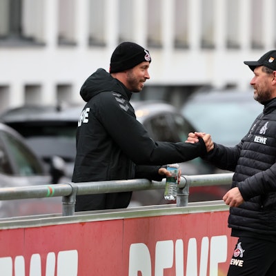 1. FC Köln, Training, von links: Mark Uth, Steffen Baumgart (1. FC Köln), 08.12.2022, Bild: Herbert Bucco