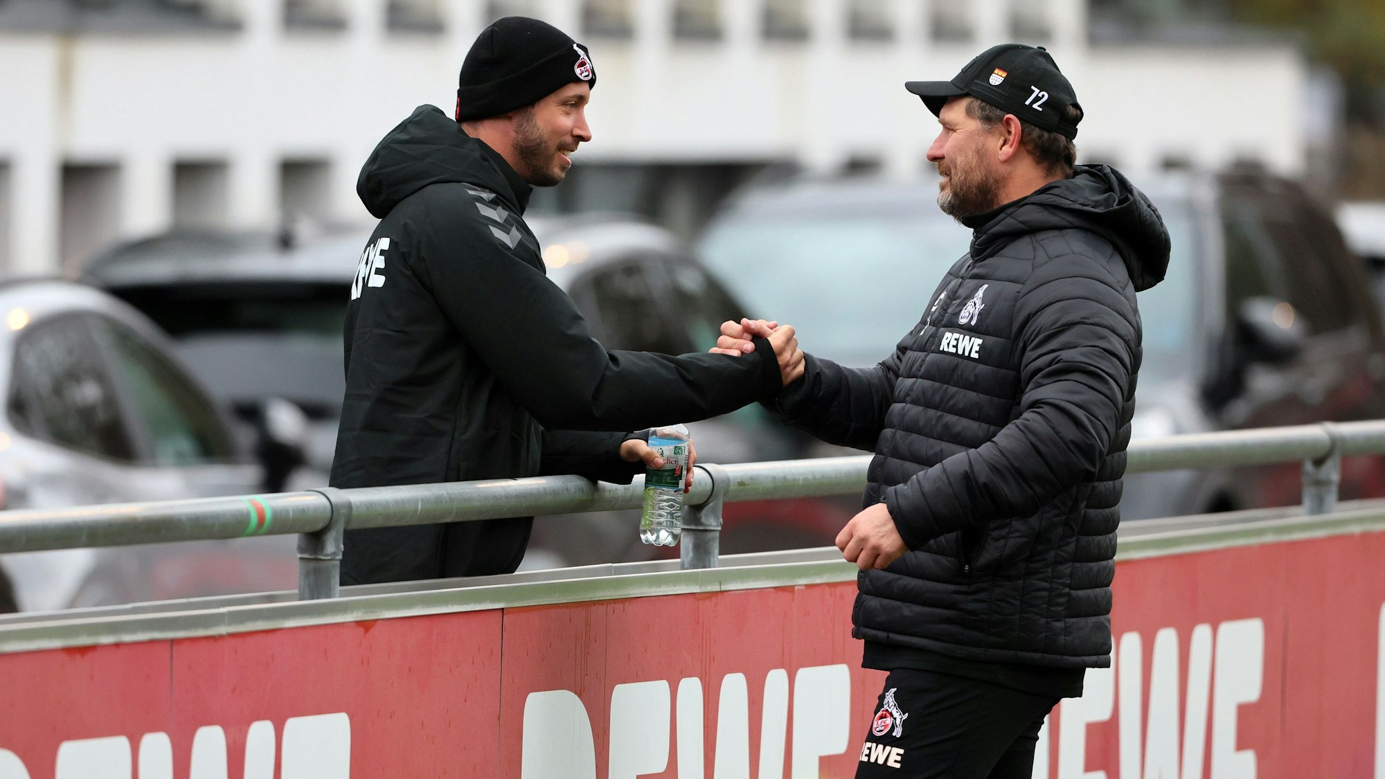 1. FC Köln, Training, von links: Mark Uth, Steffen Baumgart (1. FC Köln), 08.12.2022, Bild: Herbert Bucco