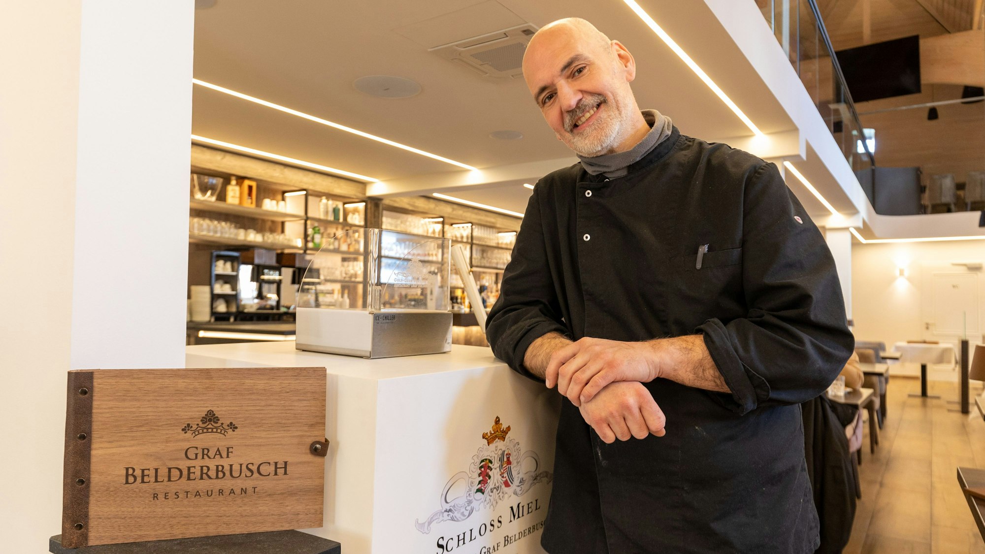 Stefan Hoffmeister im Restaurant Graf Belderbusch in Swisttal-Miel auf Schloss Miel.
