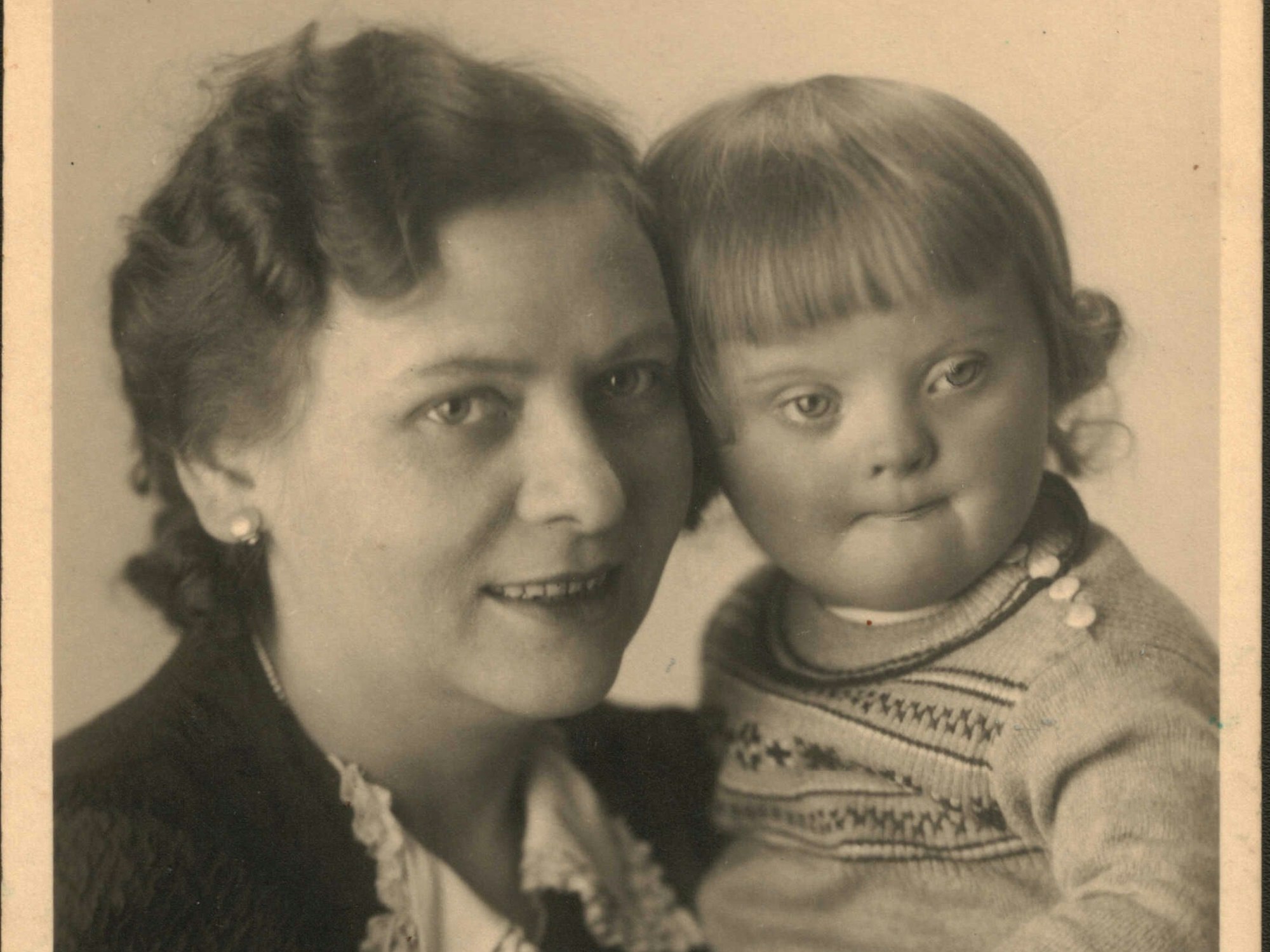 Ally wurde 1943 nach Waldniel gebracht und dort von Nazi-Ärzten durch eine überdosierte Medikamentengabe ermordet.