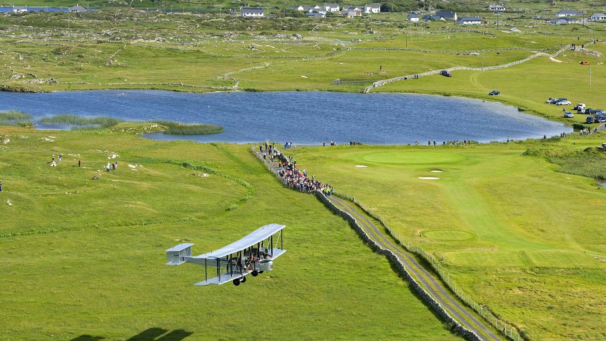 Blick auf die Connemara-Golfplätze in Clifden, County Galway, Irland.