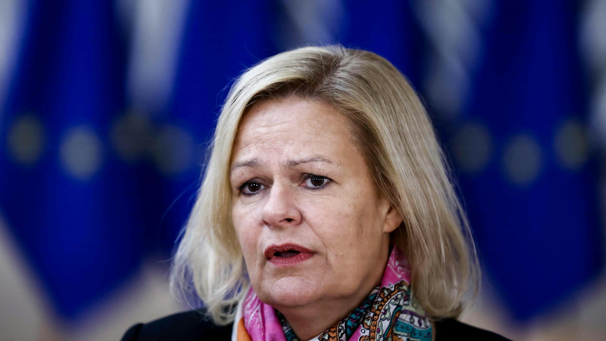 Innenministerin Nancy Faeser guckt besorgt.