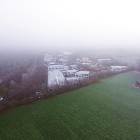 Luftbild der Fläche, um die das Gewerbegebiet erweitert werden soll.