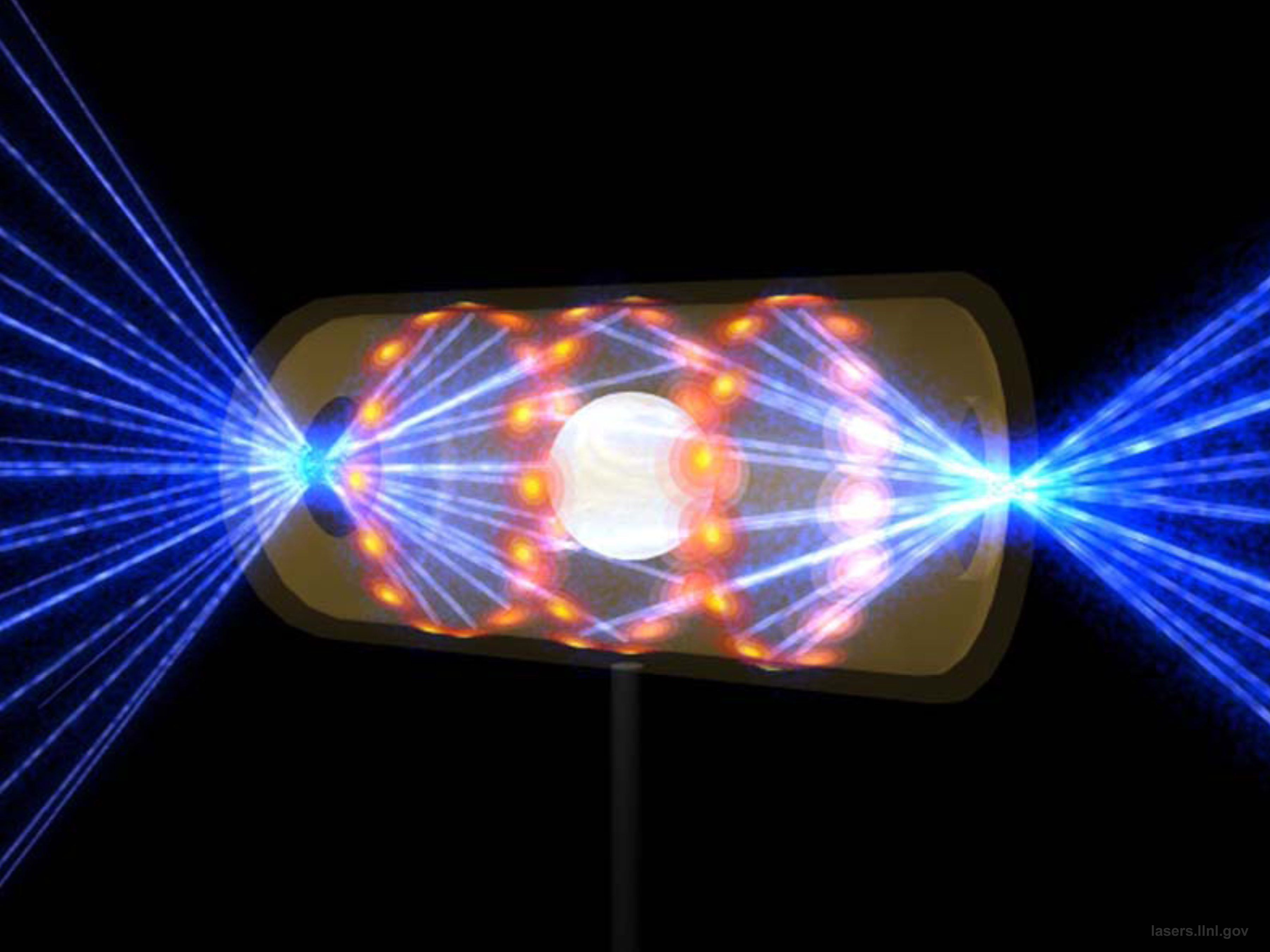 Diese Illustration zeigt ein hellleuchtendes NIF-Target-Pellet in einer gelben Hohlraumkapsel mit blauen Laserstrahlen, die durch Öffnungen an beiden Enden eintreten.