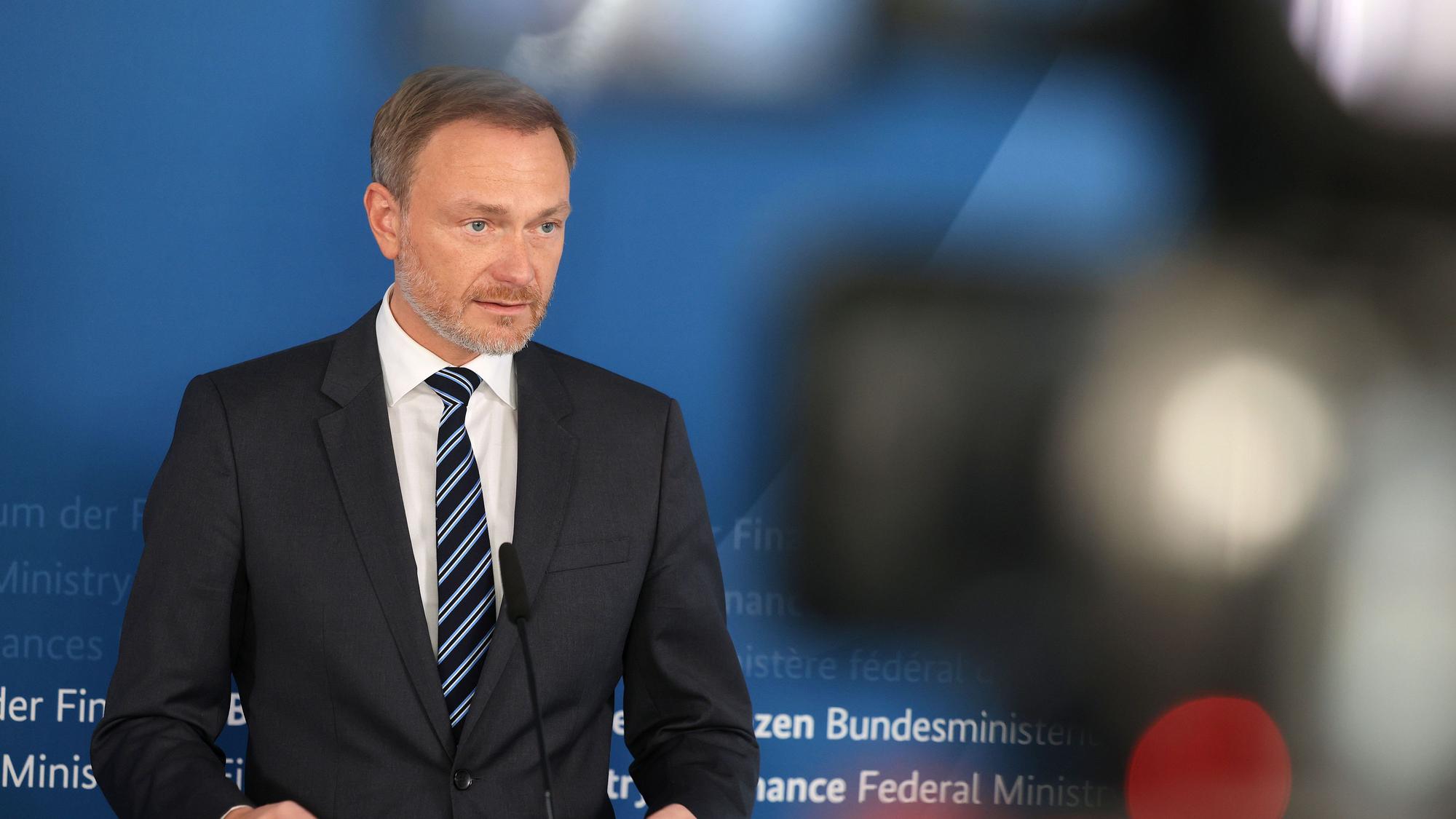 Das erwartete Defizit im Haushalt von Bundesfinanzminister Christian Lindner muss ausgeglichen werden.
