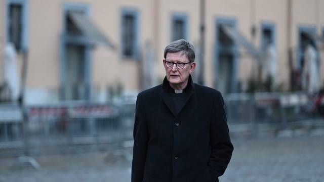 Der Erzbischof von Köln, Kardinal Rainer Maria Woelki, läuft in den Vatikan.
