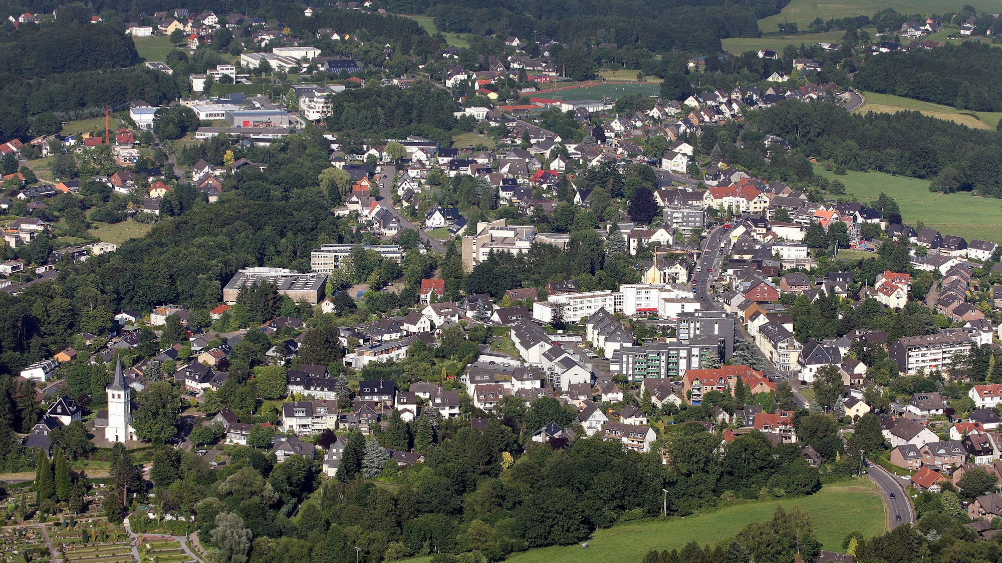 Ein Blick aus der Luft auf den Bergisch Gladbacher Stadtteil Heidkamp.