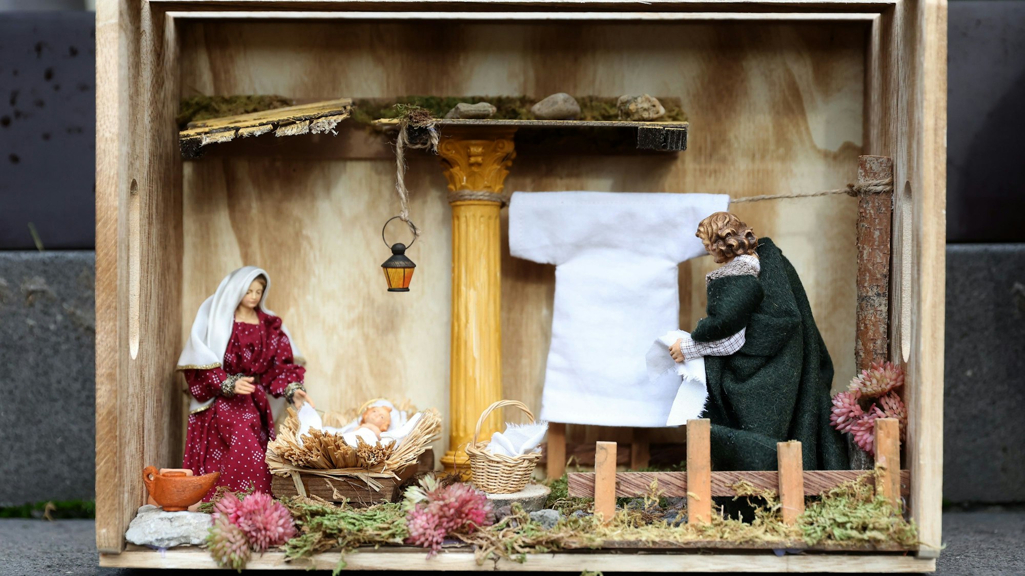 Kölner Stadtkrippe am Südportal des Doms