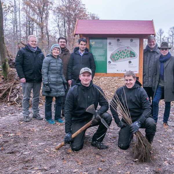 dbo - 17349, Nümbrecht, Tennisplatz, Höhenstraße 50: Parkmöglichkeit für Termin
Waldbepflanzung durch Firma Sarstedt.