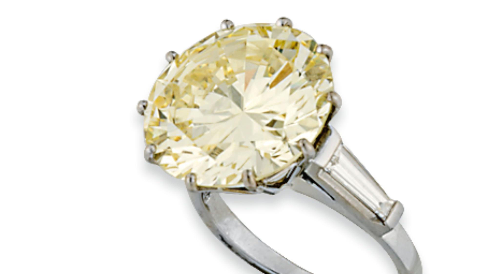Ein Diamant-Ring (Solitär) (Symbolbild)