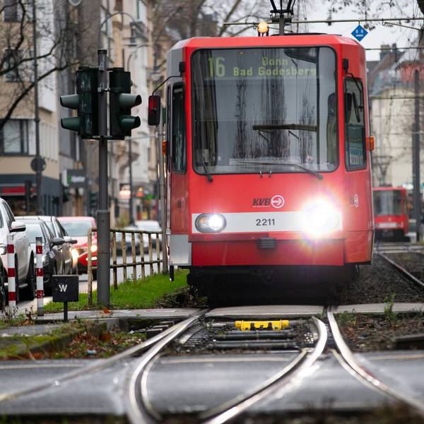 Eine Straßenbahn der KVB