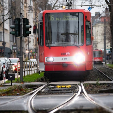 Eine Straßenbahn der KVB
