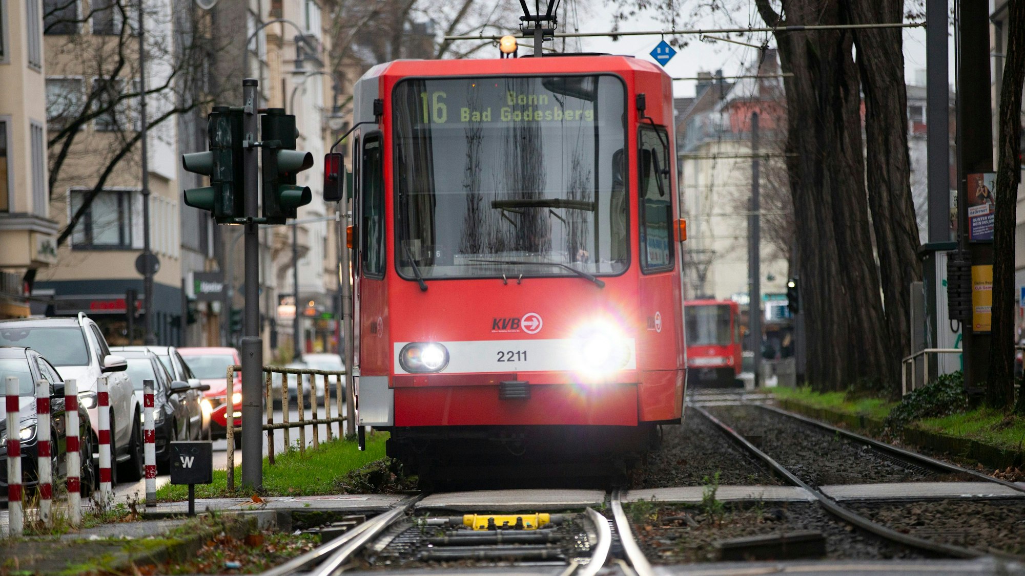 Eine Straßenbahn der KVB. (Symbolbild)