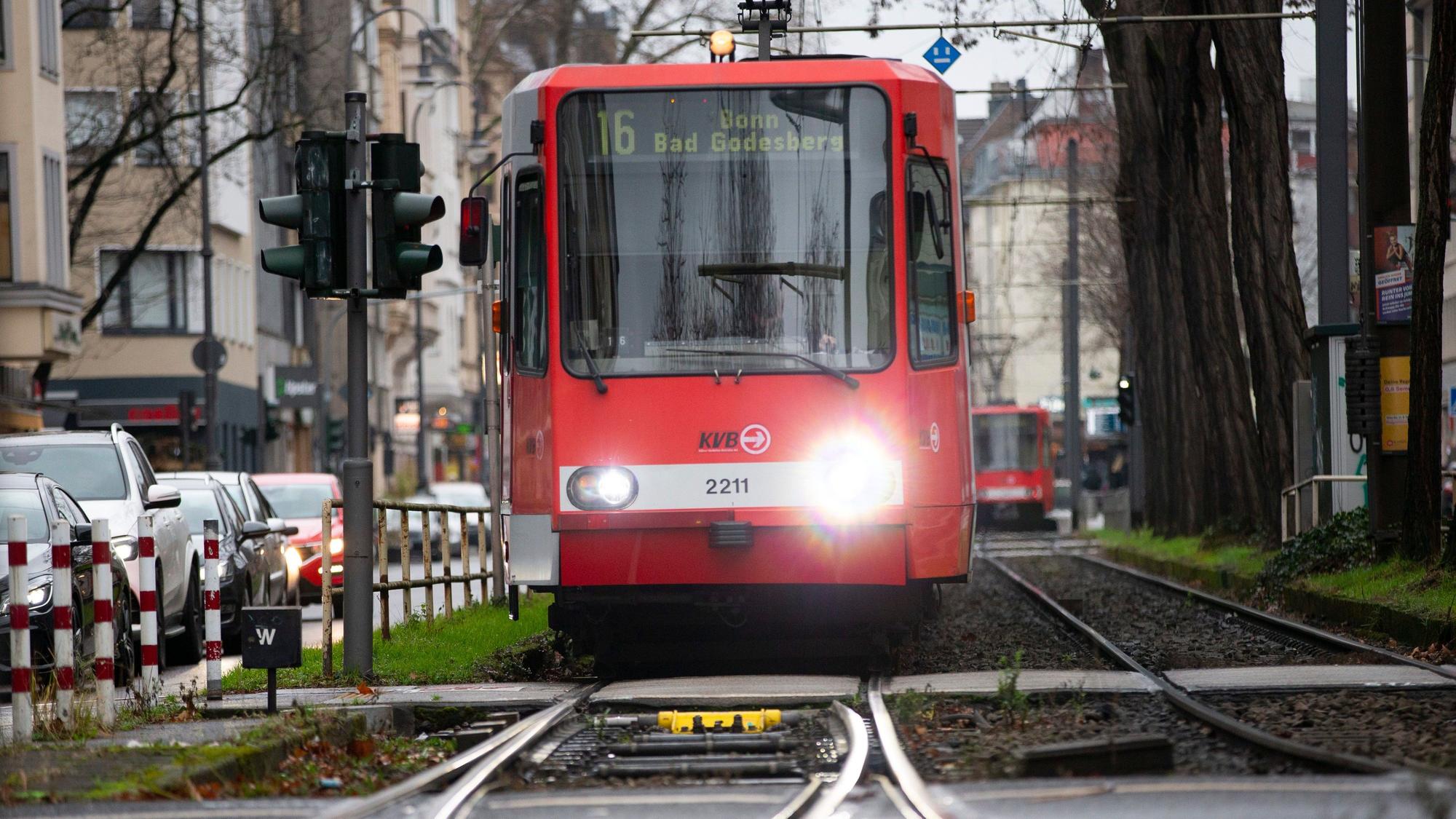 Eine Straßenbahn der KVB
