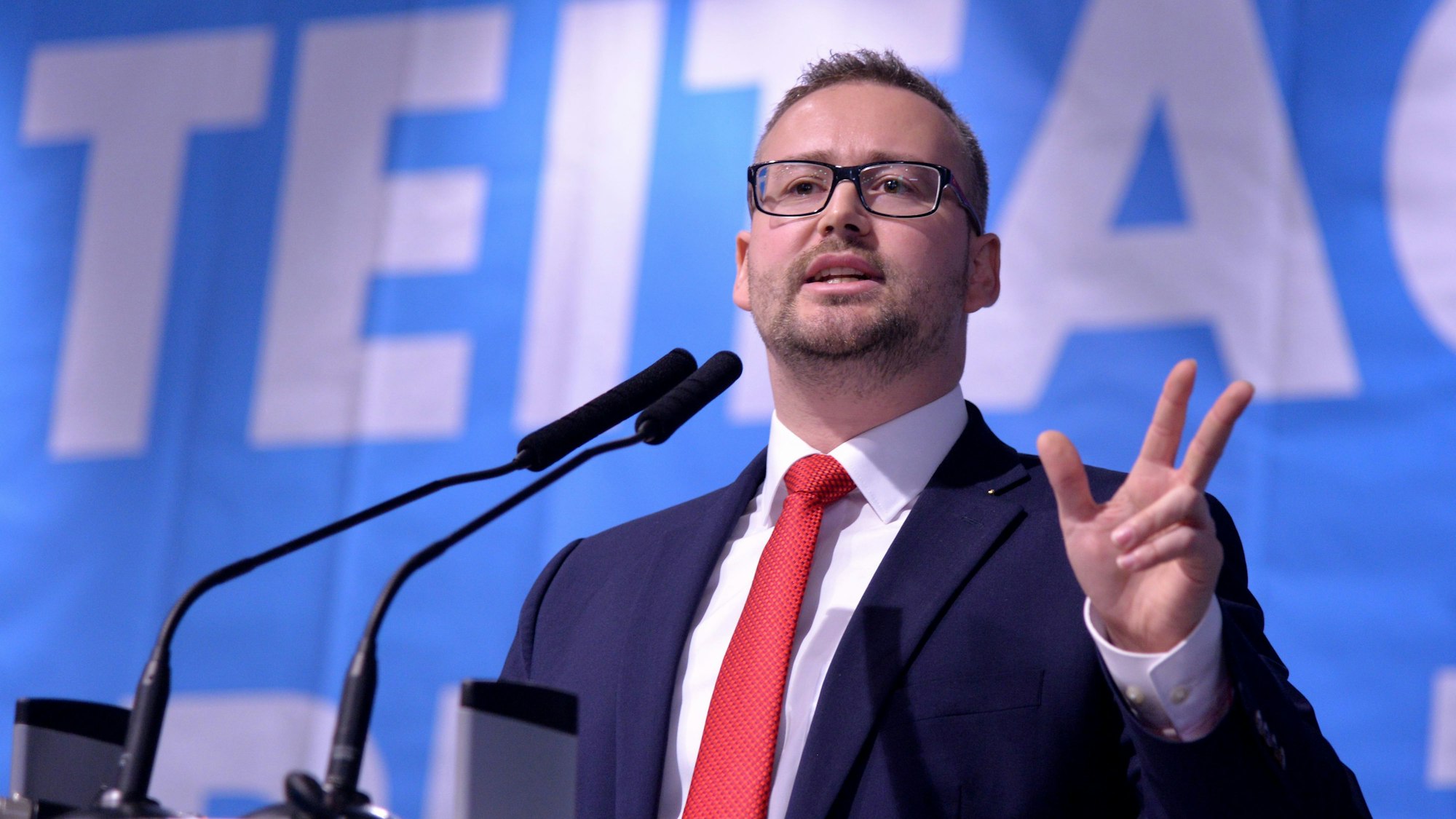 Sebastian Münzenmaier (AfD) spricht beim Landesparteitag der AfD Rheinland-Pfalz um den Listenplatz 1 zur Bundestagswahl.