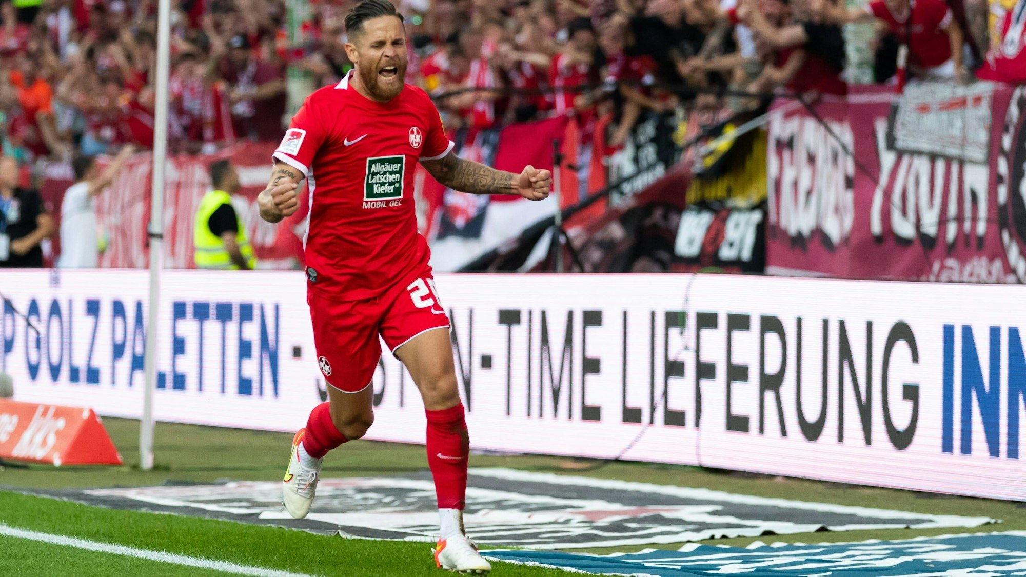 Mike Wunderlich kehrt nach anderthalb Jahren beim 1. FC Kaiserslautern zu Viktoria Köln zurück.