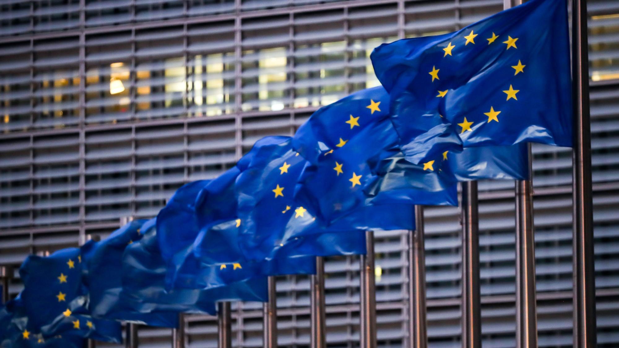 Die EU-Kommission könnte Milliardenhilfe für Ungarn zurückhalten.