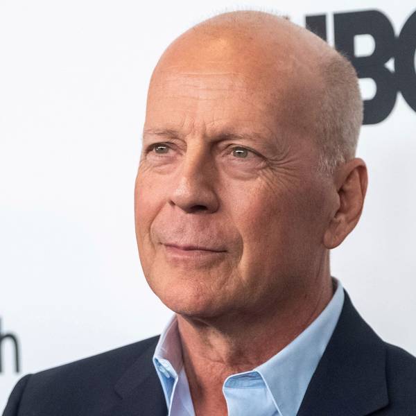 Bruce Willis posiert für die Fotografen.