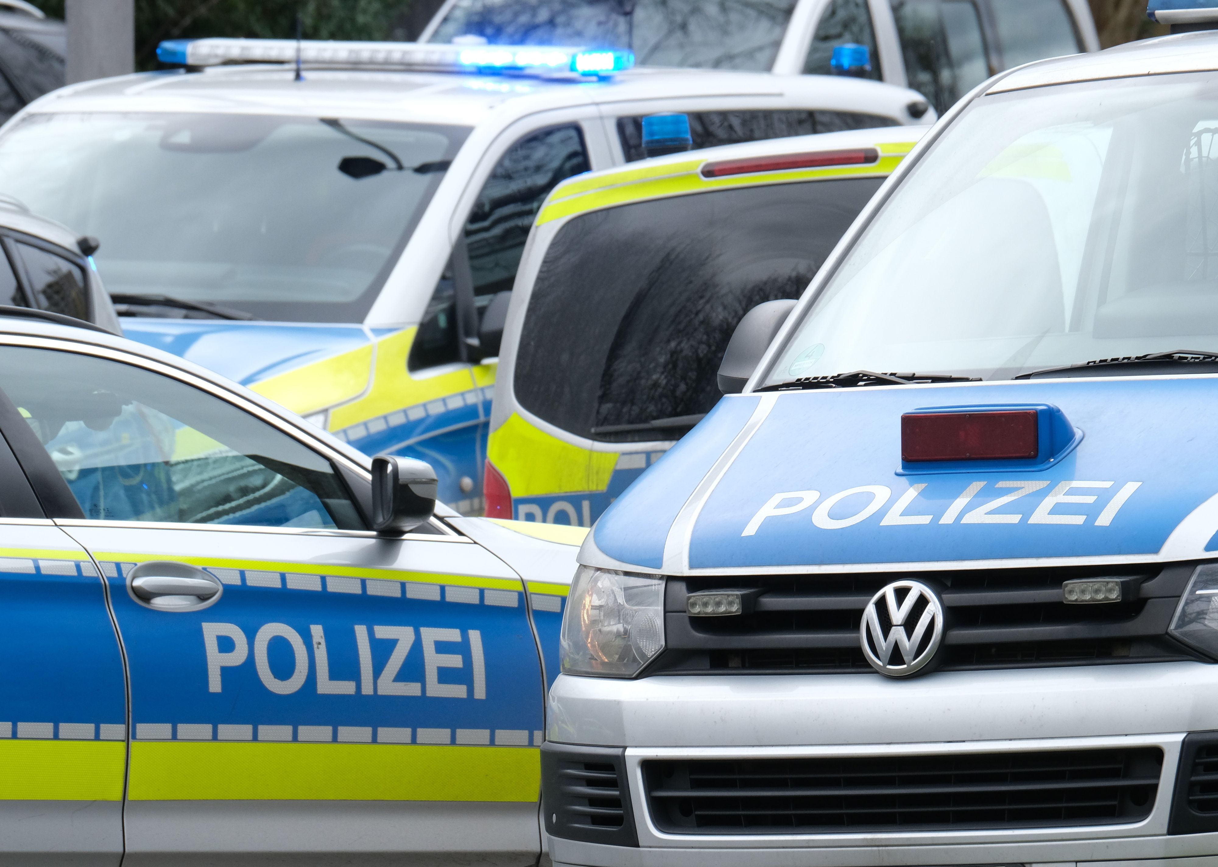04.02.2022, Köln: Symbolfoto Polizei, Polizeifahrzeug, Einsatzfahrzeug Foto: Max Grönert