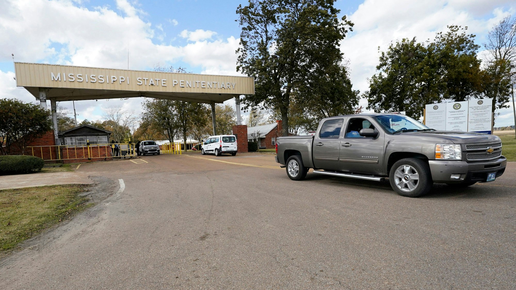 Das Eingangstor der Mississippi State Justizvollzugsanstalt.