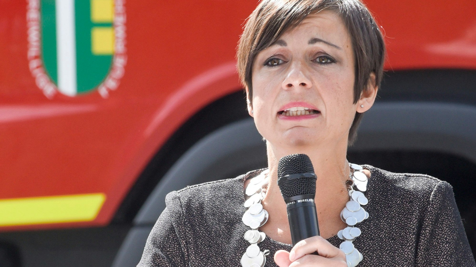 Das Foto zeigt Erftstadts Bürgermeisterin Carolin Weitzel.