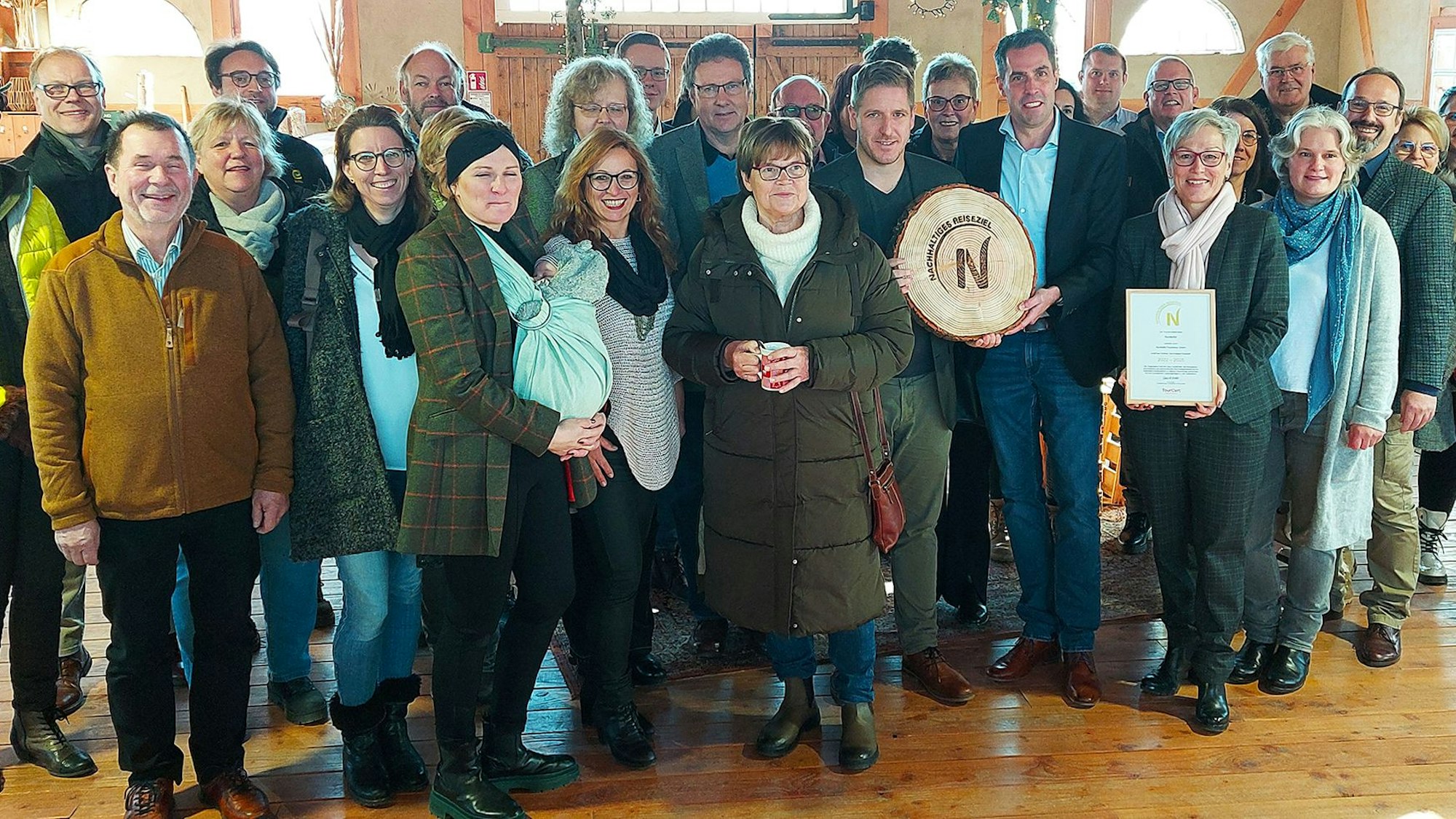 Vertreter der nachhaltigen Betriebe haben ihre Auszeichnung erhalten.