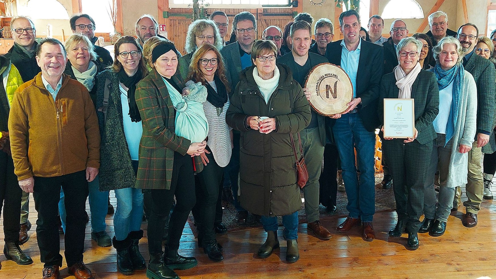 Vertreter der nachhaltigen Betriebe haben ihre Auszeichnung erhalten.