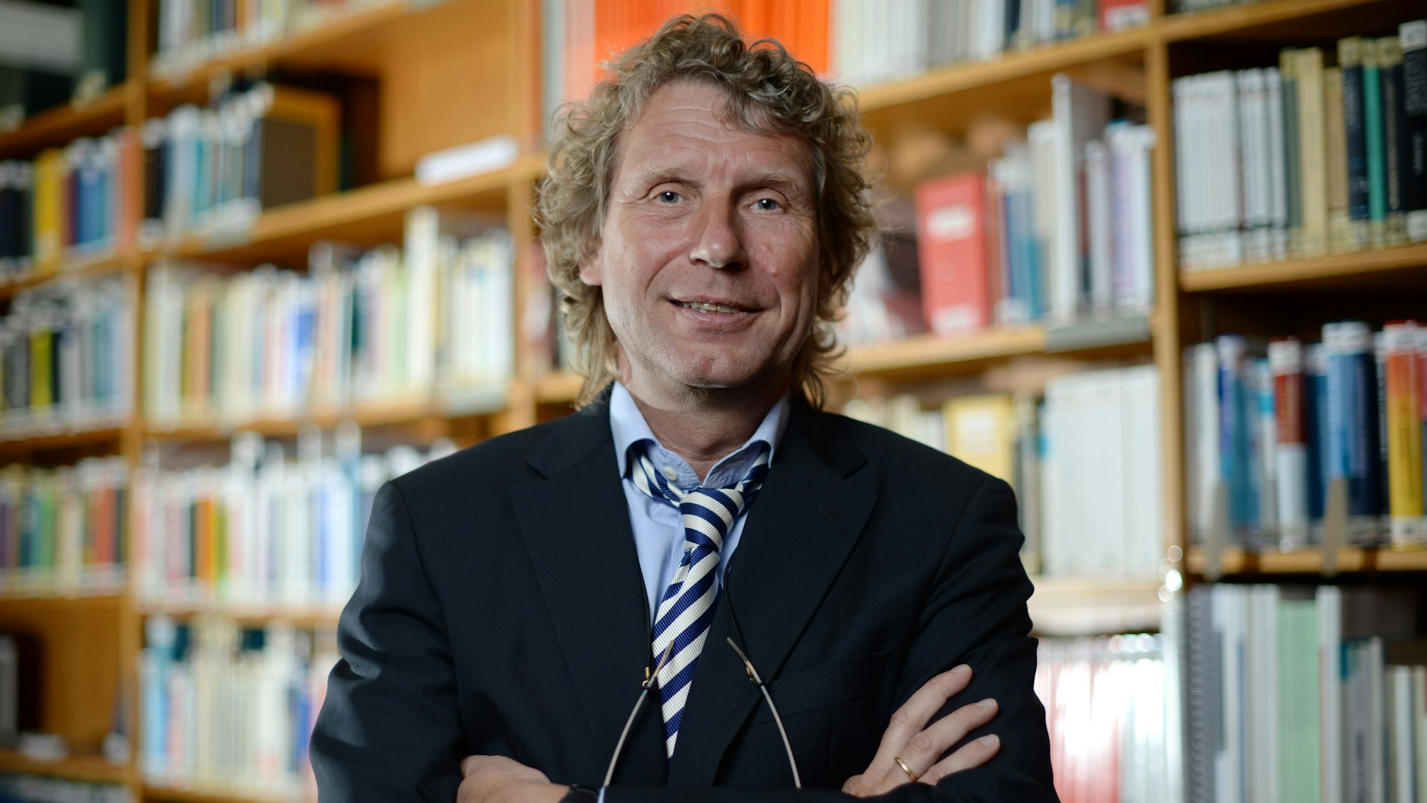 ARCHIV - Der Freiburger Finanzwissenschaftler Bernd Raffelhüschen posiert am 09.01.2014 in Freiburg (Baden-Württemberg).