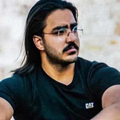 Ein Handybildschirm zeigt ein Bild von Madschid-Resa Rahnavard. Der 23-Jährige wurde am Montag im Iran hingerichtet.