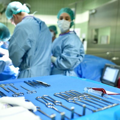 Ein Operationssaal während einer OP (Symbolbild)