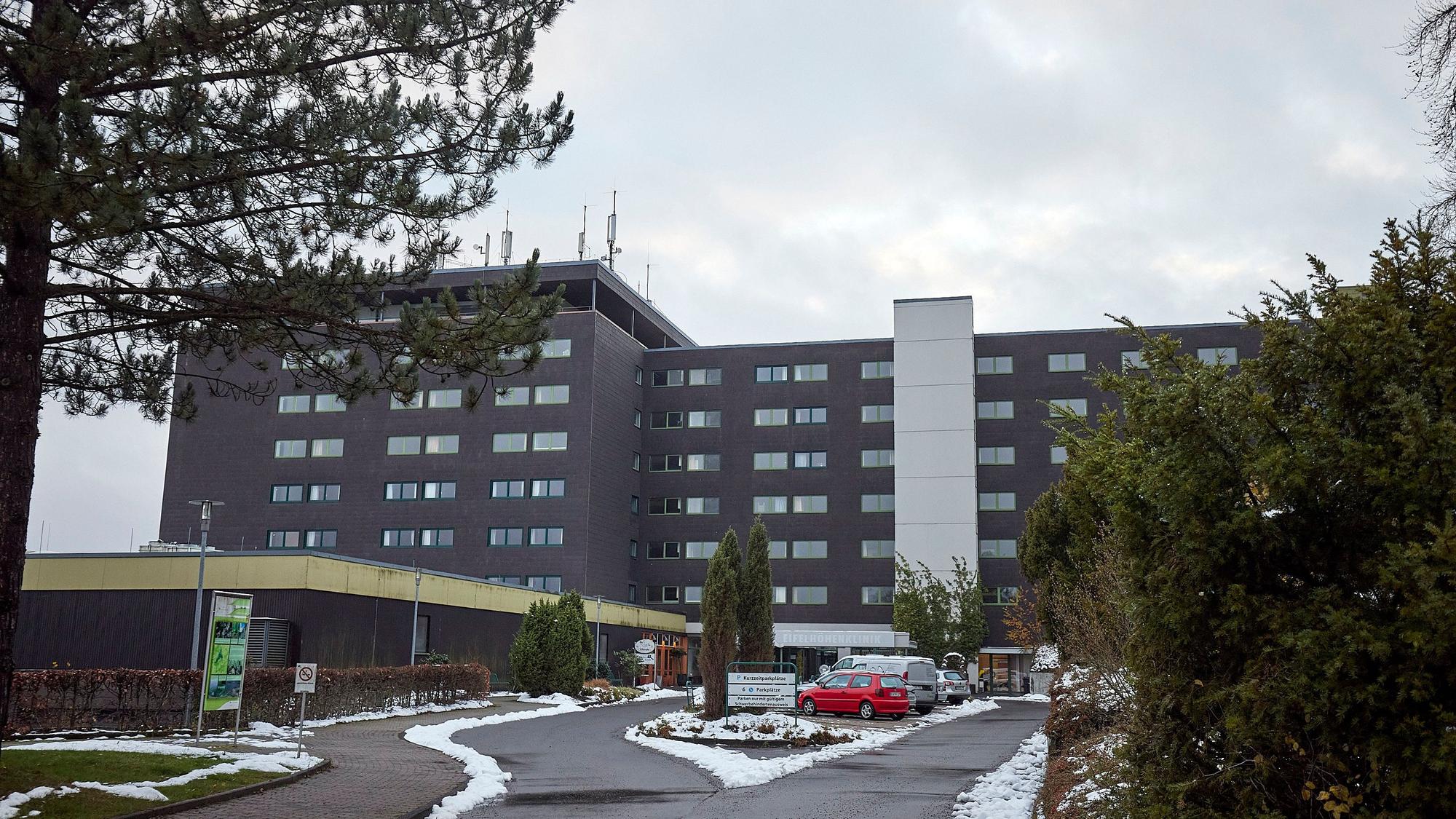 Die DRK bereitet mit Volldampf die ehemalige Eifelhöhen-Klinik als Unterkunft vor.