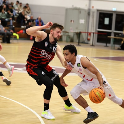 Rheinstars Köln vs. ISBB Baskets Wolmirstedt,
Basketball, BARMER 2. Basketball Bundesliga ProB, rechts: Ali Sow (Rheinstars), 17.12.2022, Herbert Bucco