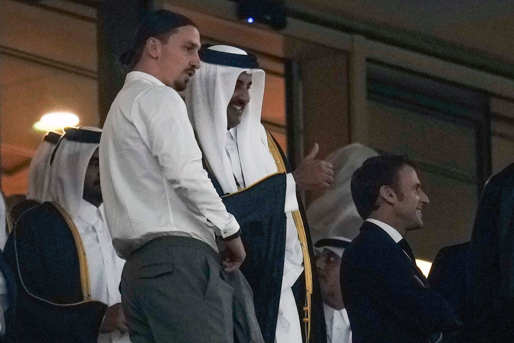 Tamim bin Hamad Al Thani, das Staatsoberhaupt von Katar, spricht mit Zlatan Ibrahimovic.