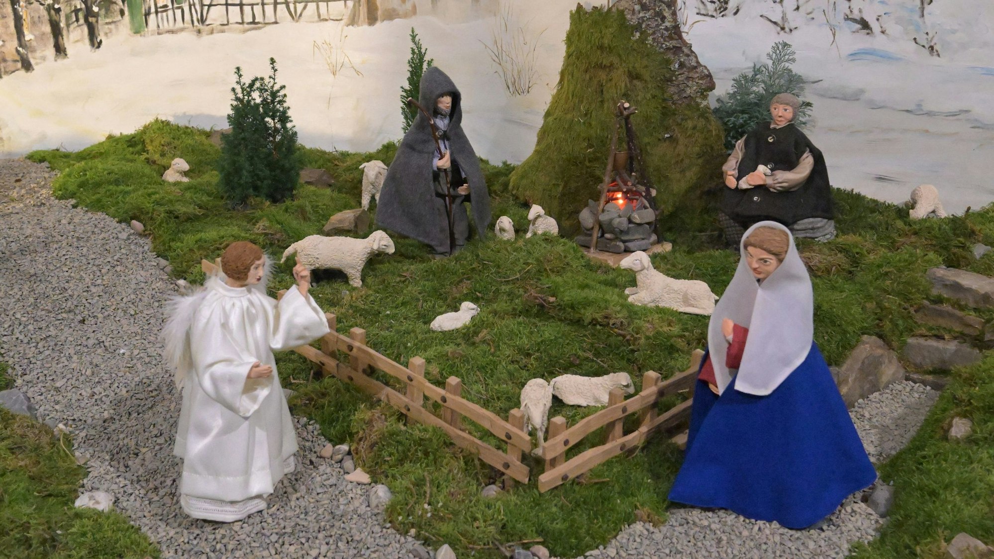 Auch Engel werden in der Biesfelder Krippenlandschaft gezeigt.