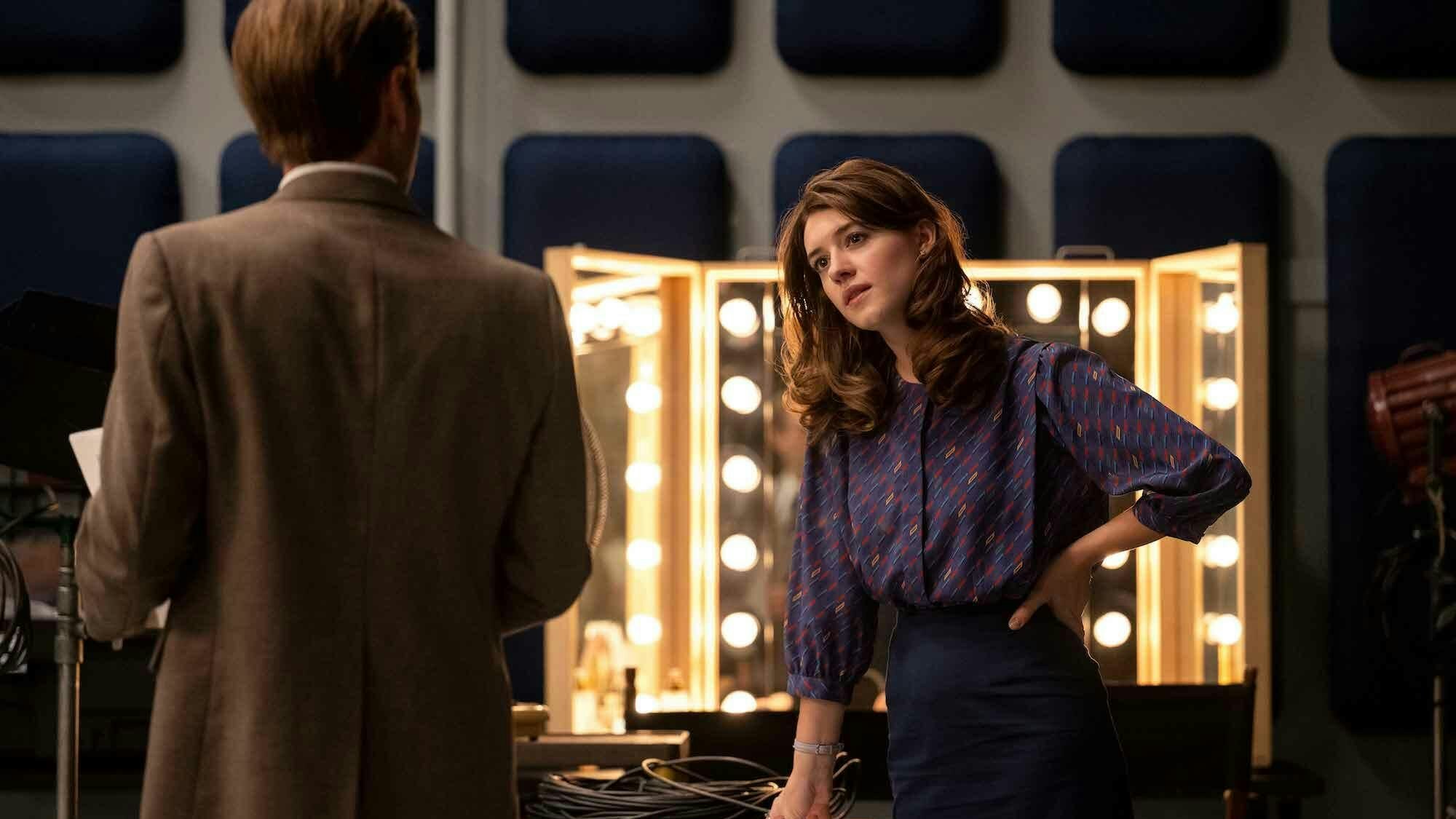 Schauspielerin Daisy Edgar-Jones spielt in der Serie eine Nachrichtensprecherin.