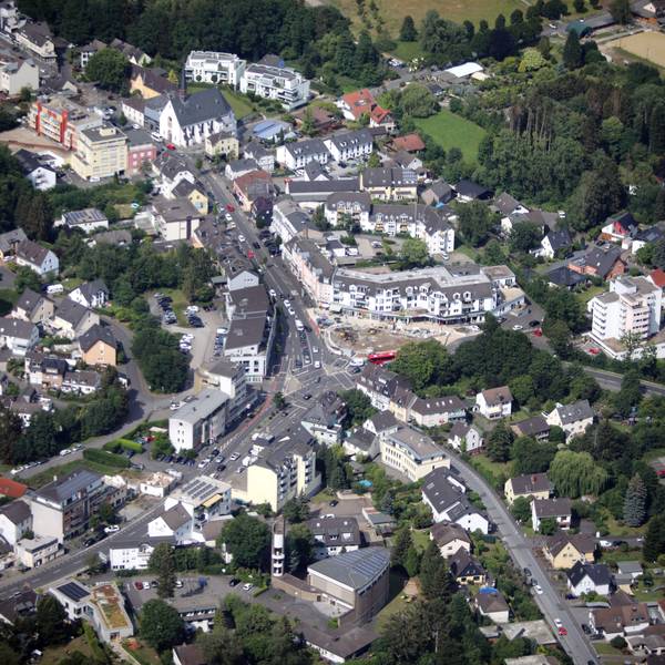 Ein Blick aus der Luft auf die Rösrather Stadtmitte.