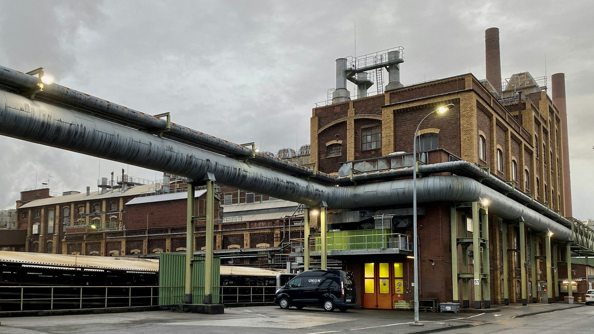 Die Trockenhalle der Brikettfabrik am Wachtberg.
