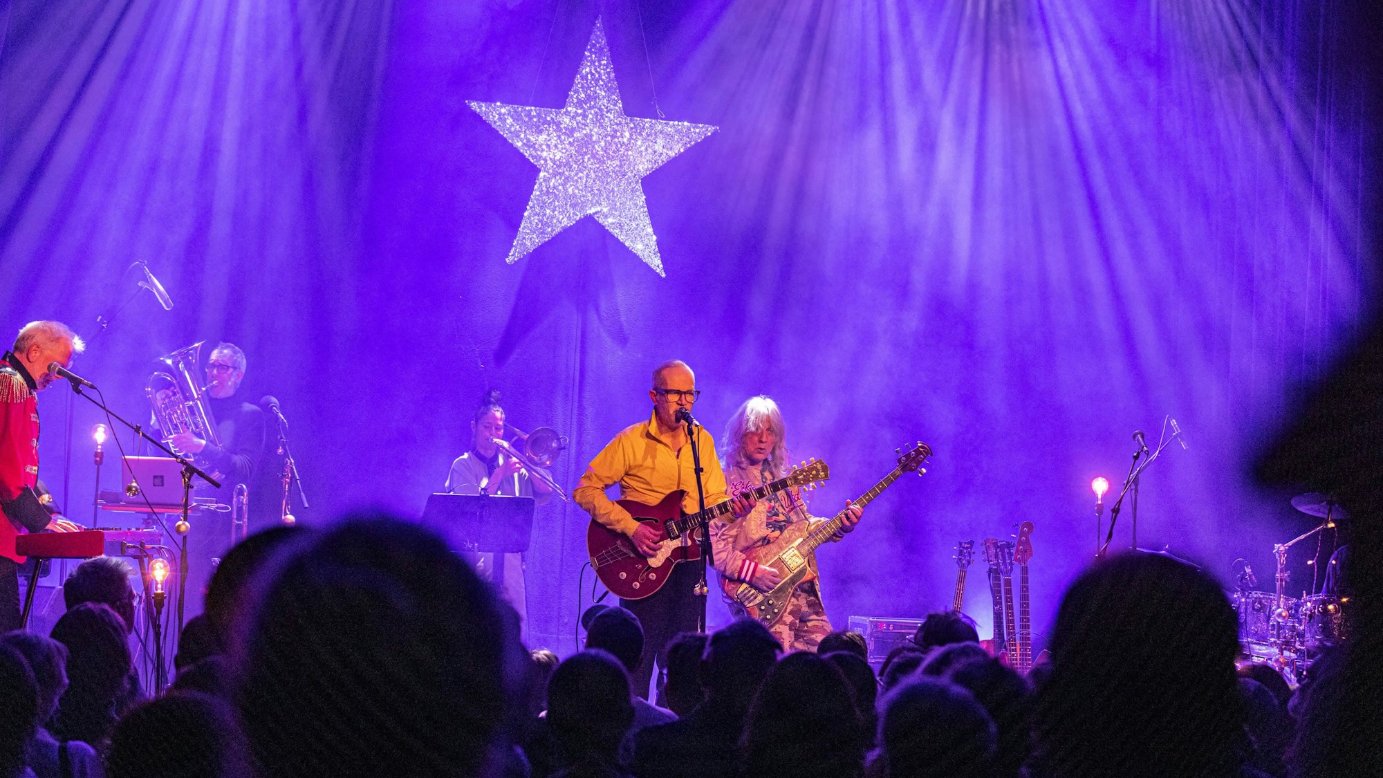 Die Band Erdmöbel spielt im Gloria