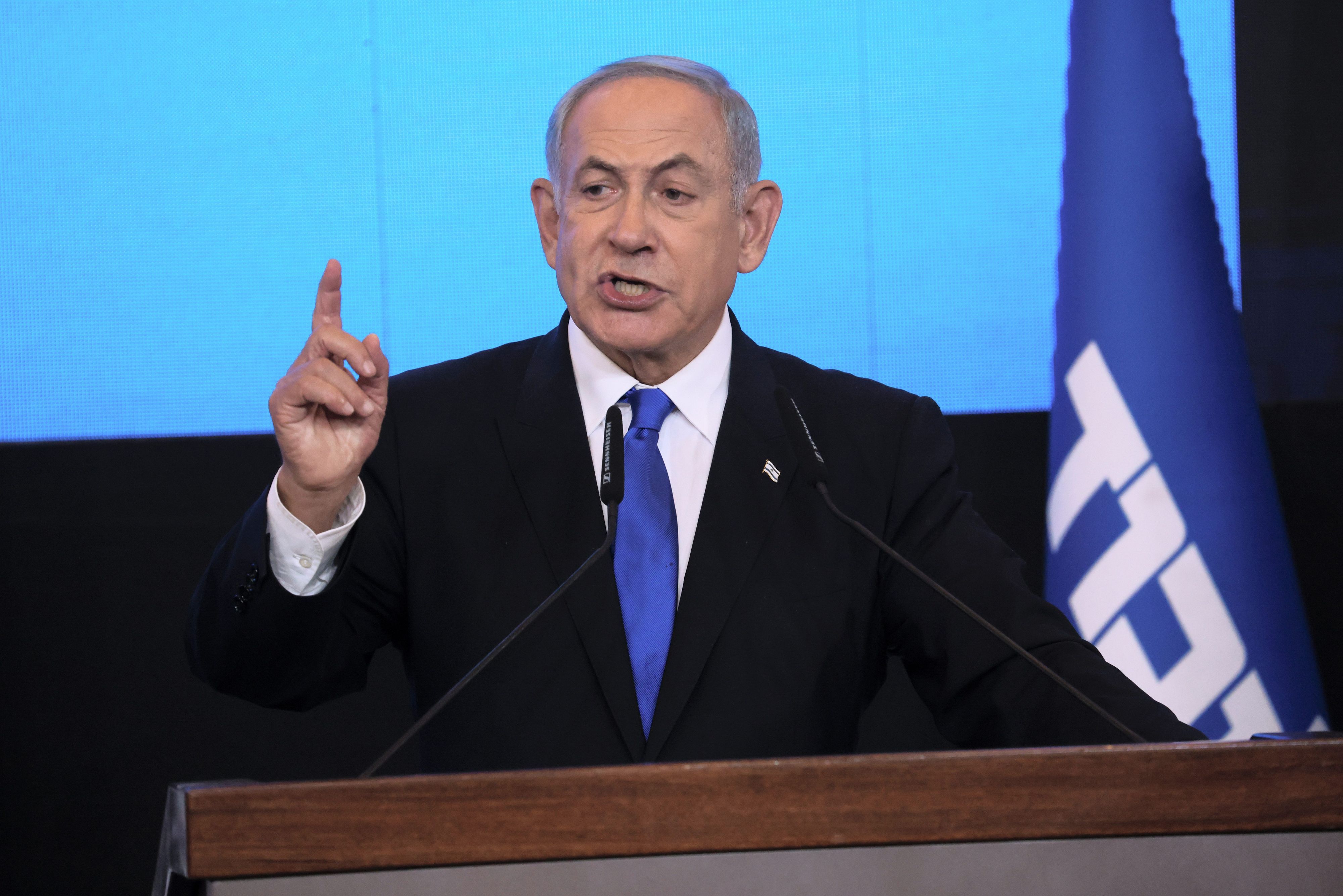 Benjamin Netanjahu spricht in Jerusalem zu seinen Anhängern.