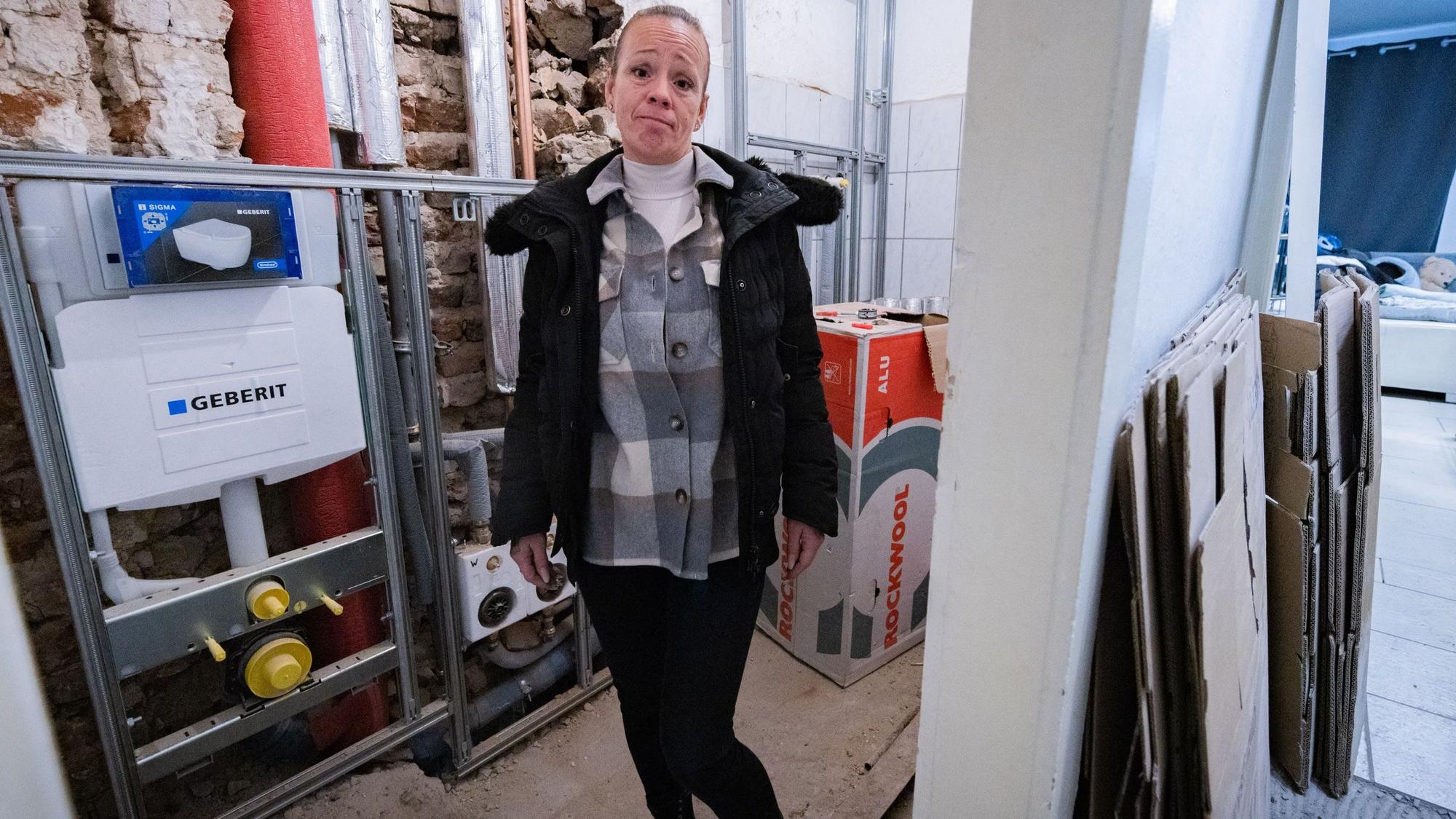 Pia Kagelmacher schaut unzufrieden in die Kamera.
