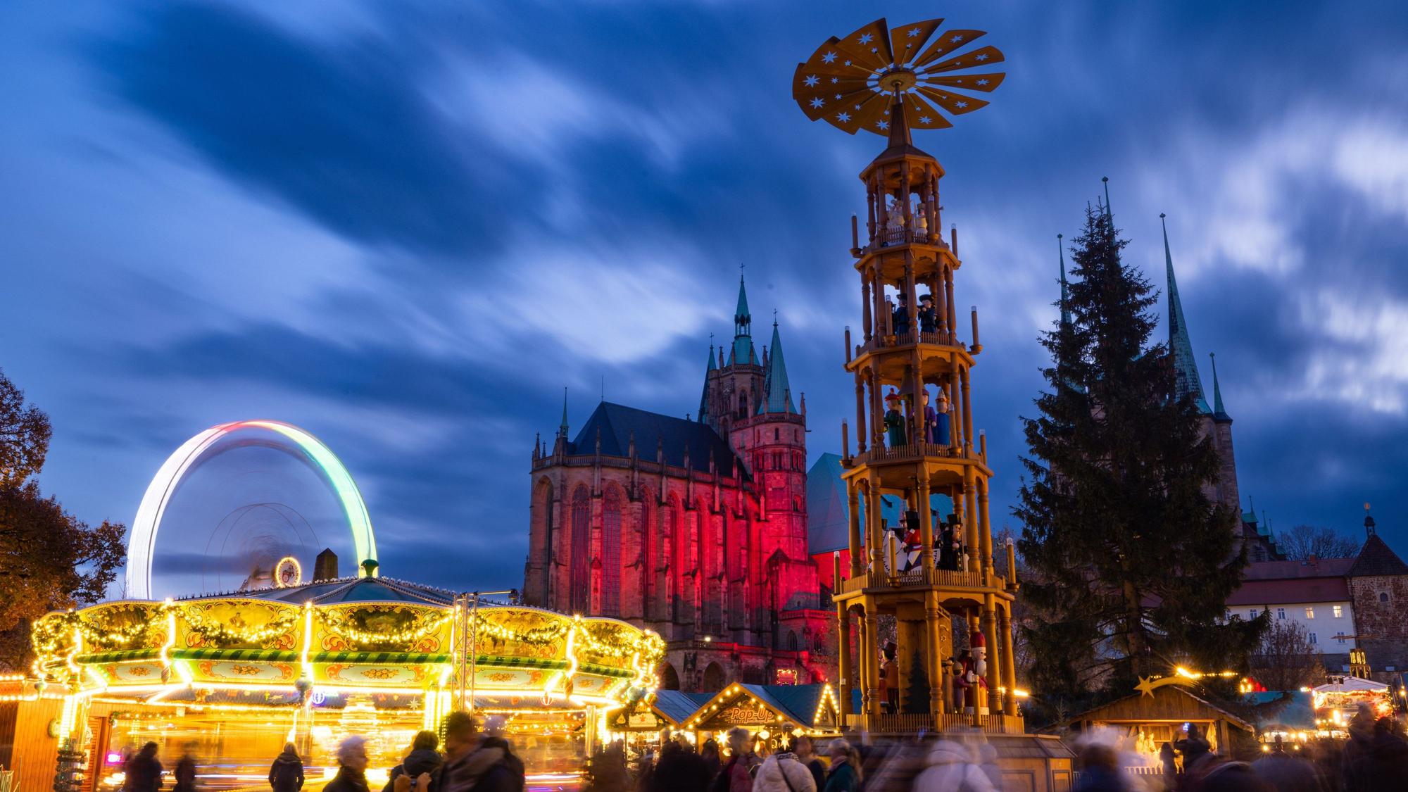 Weihnachtsmarkt auf dem Domplatz in Erfurt